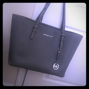 🌸MICHAEL KORS STEEL GREY LEATHER TOTE🌸